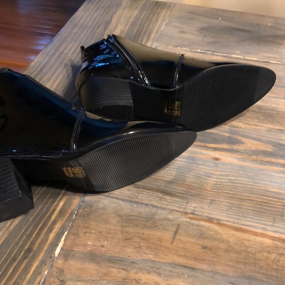 Gorgeous NEW Black Patent mid-heel Booties. 7 - Picture 5 of 6